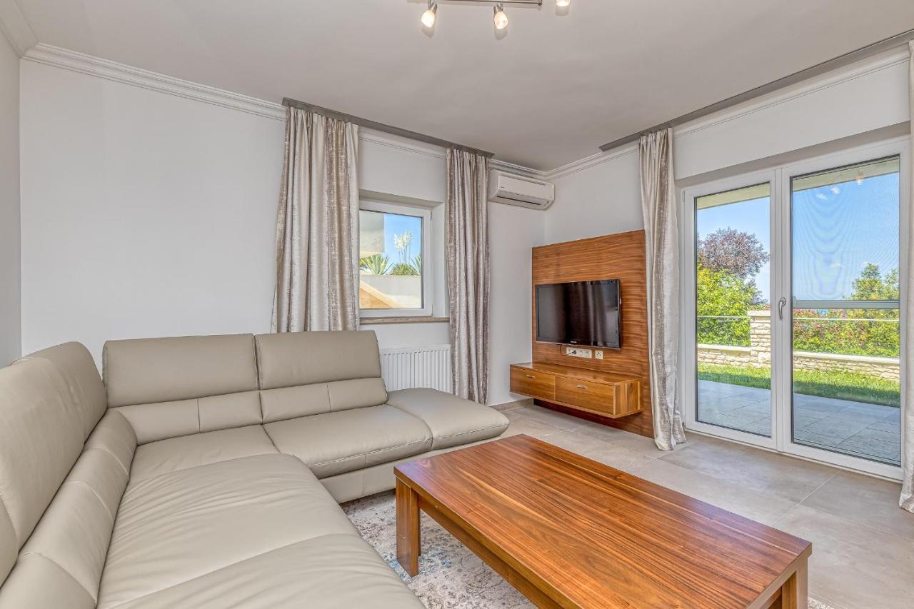 Villa Milena With Pool And Sea View Crveni Vrh Buitenkant foto