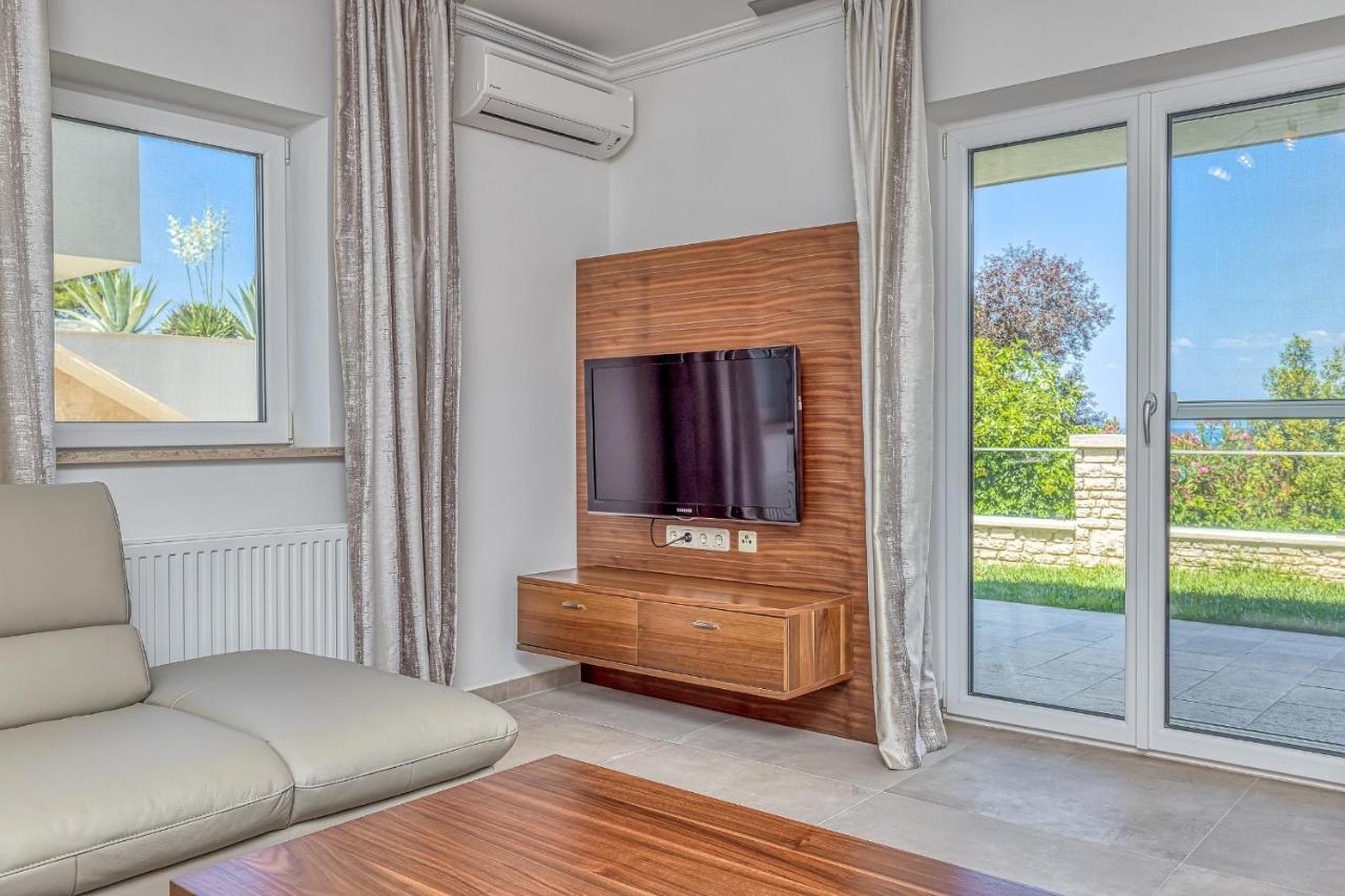 Villa Milena With Pool And Sea View Crveni Vrh Buitenkant foto